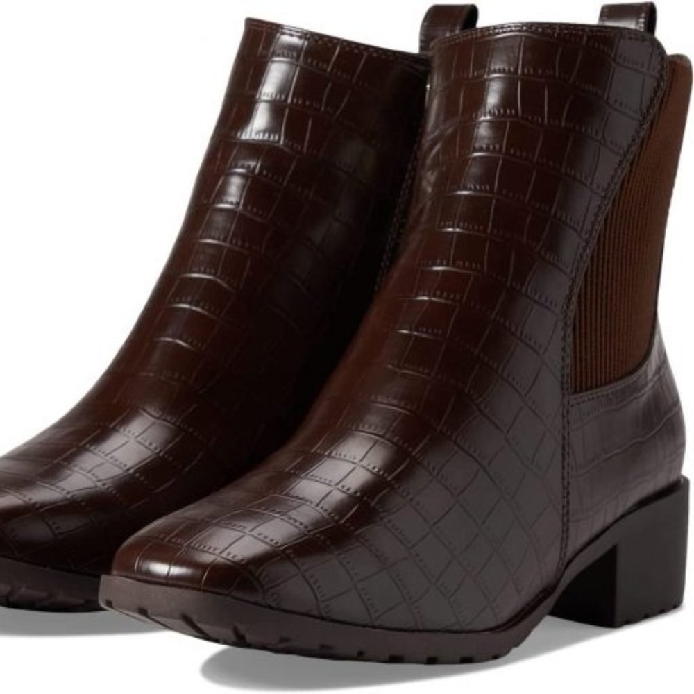 Anne Klein (Coralie)